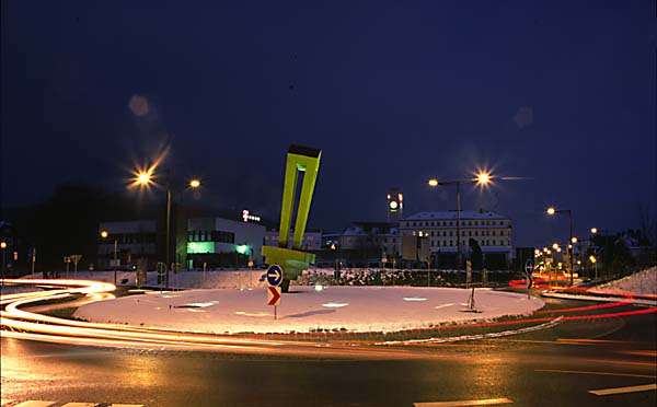 Kreisel bei Nacht 2000