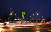Kreisel bei Nacht (31 kB - bitte anklicken)